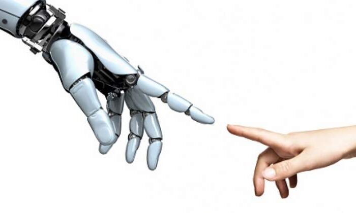 cropped-robot-humano-manos-getty-2.jpg